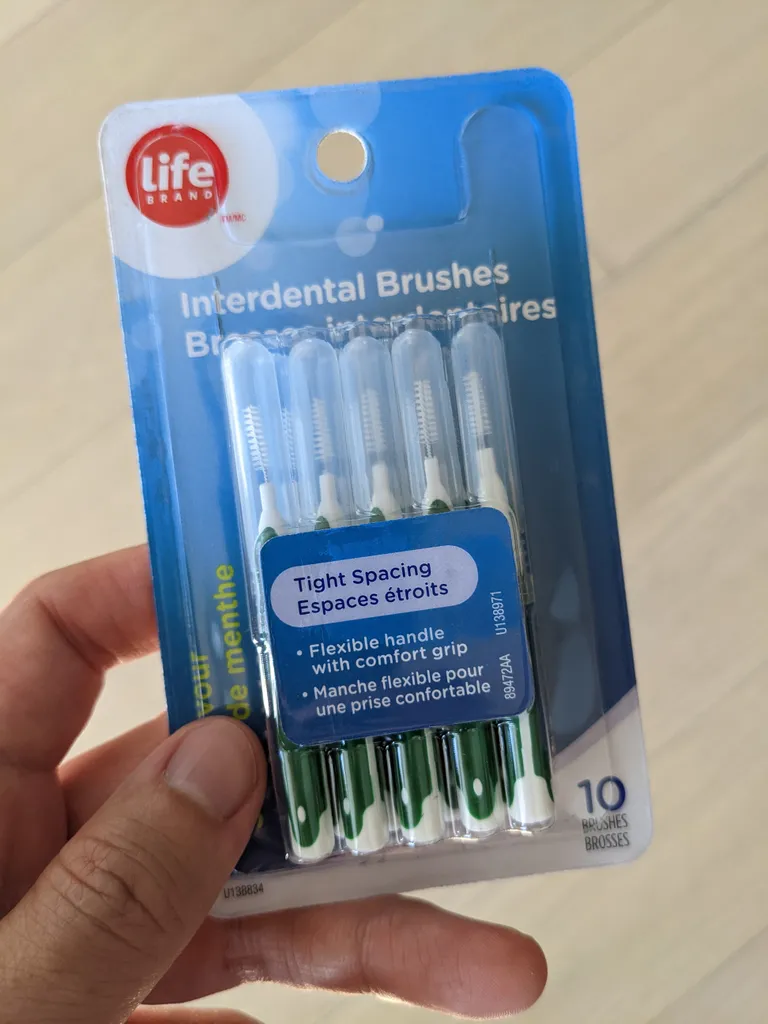 Dental floss / pick photo 1