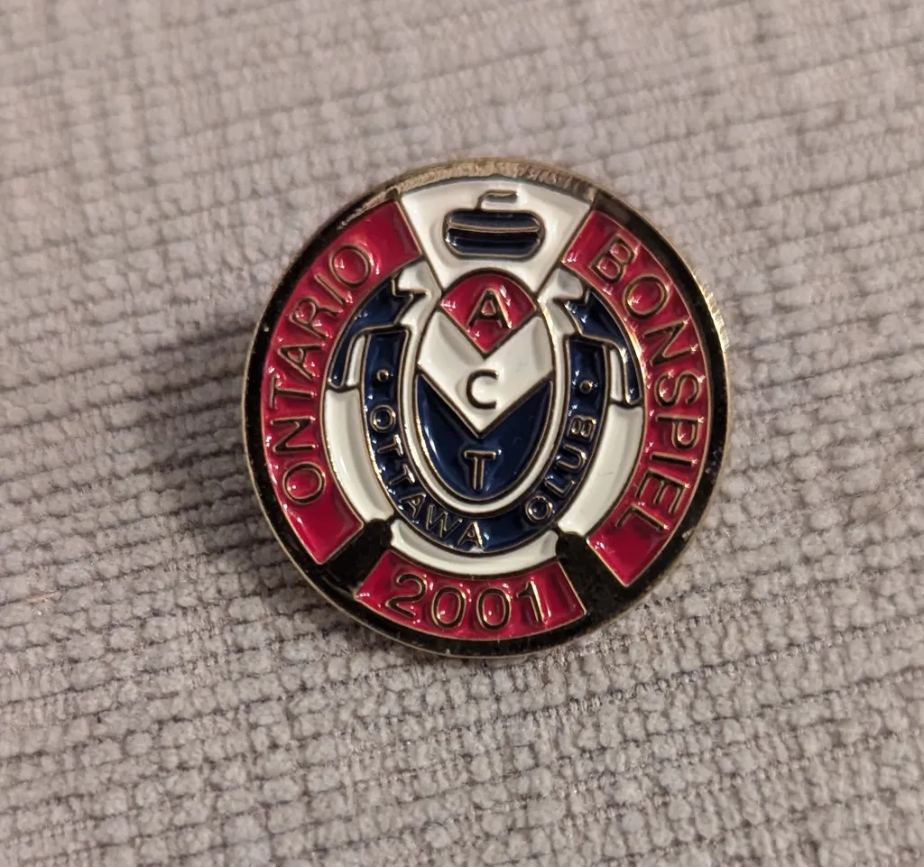 2001 Ontario Bonspiel Pin photo 1