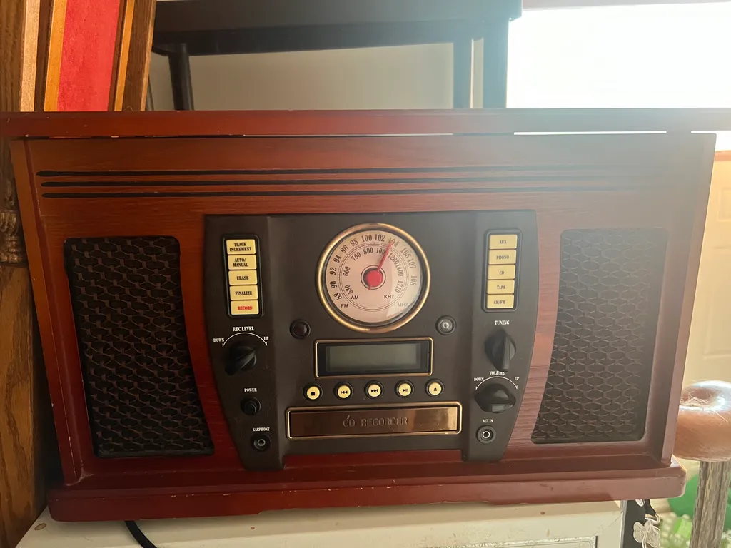 Retro Stereo Record Player photo 1