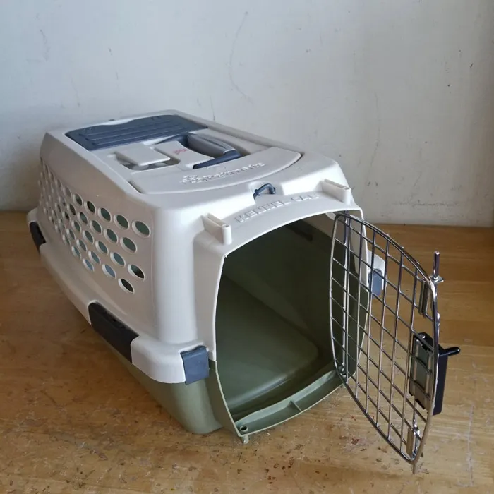 Pet Carrier - Small {b14} photo 1