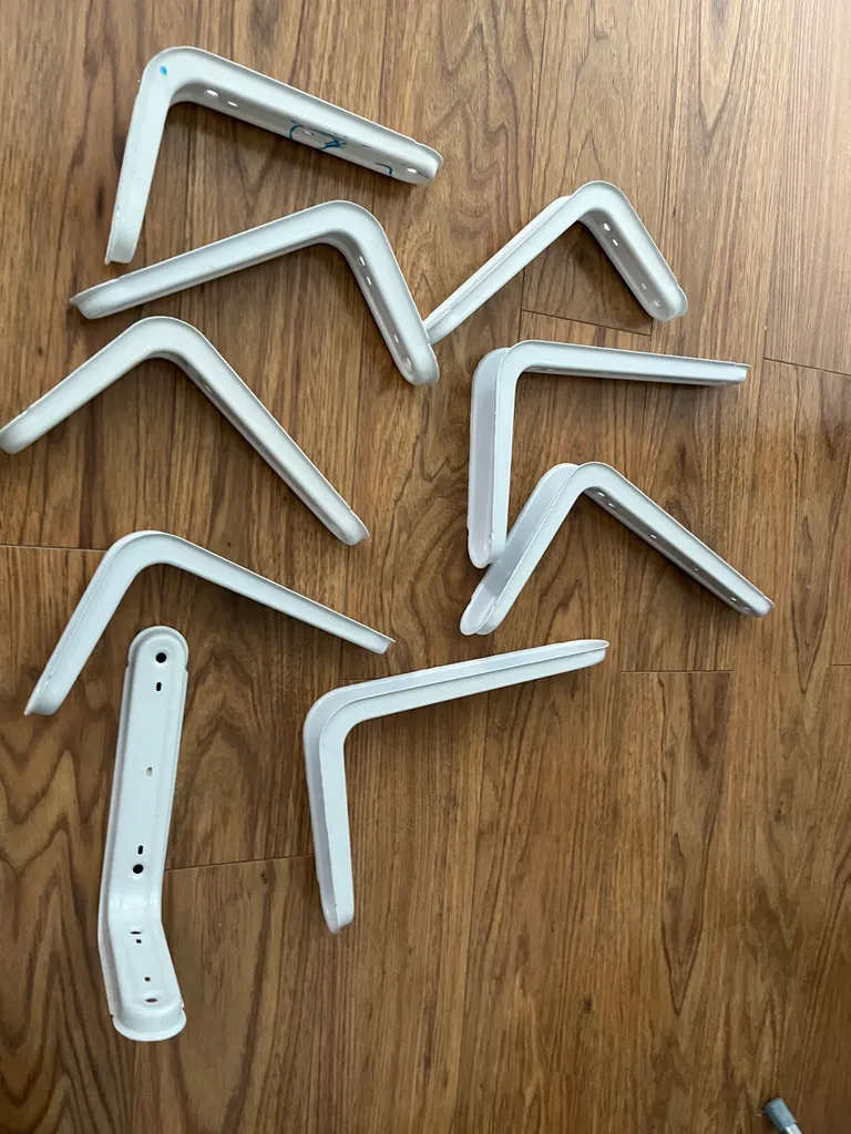 Shelf brackets photo 1