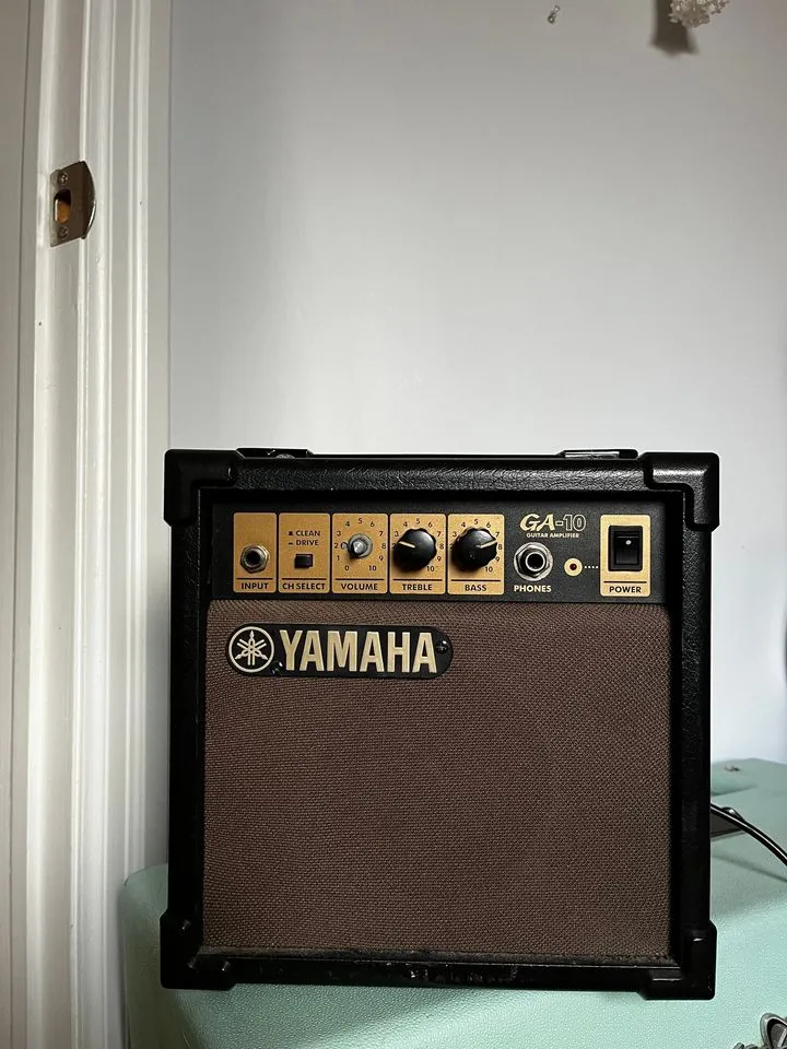 Yamaha GA-10 Electric Guitar Amp photo 1