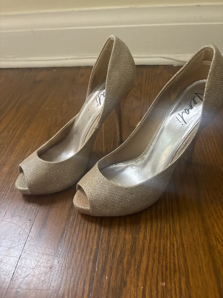 Free sparkly heels  photo 1