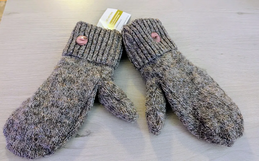 Brand New with Tags Handmade Wool Mittens photo 1