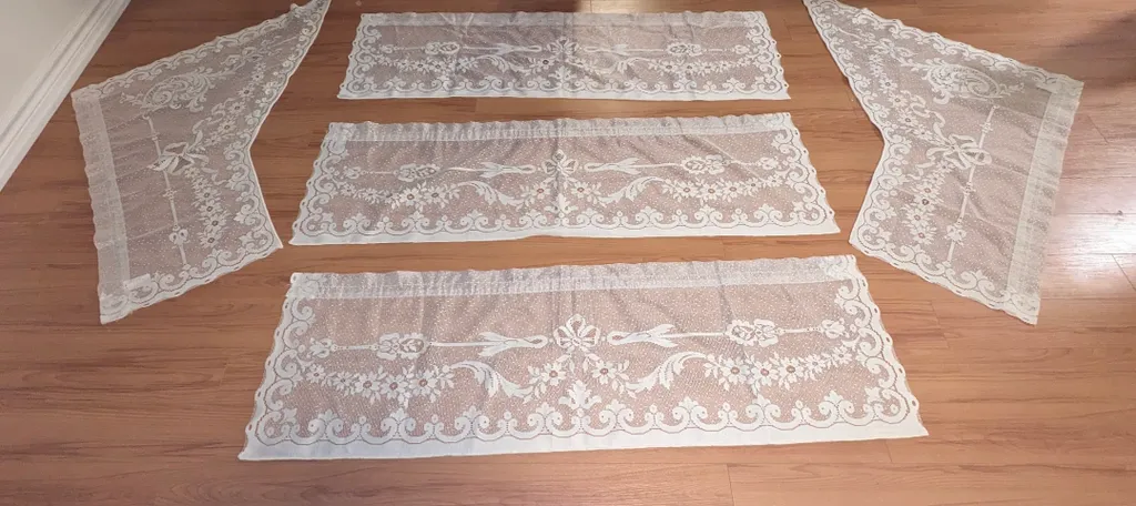 Vintage Lace Table Linens (5 Pieces) photo 1