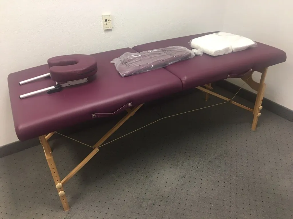 Massage table  photo 1