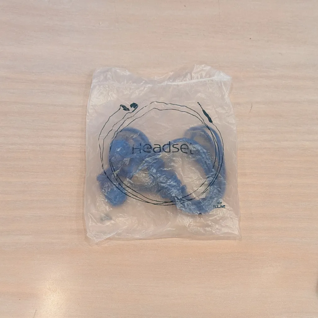 NEW - KLM  earbuds photo 1