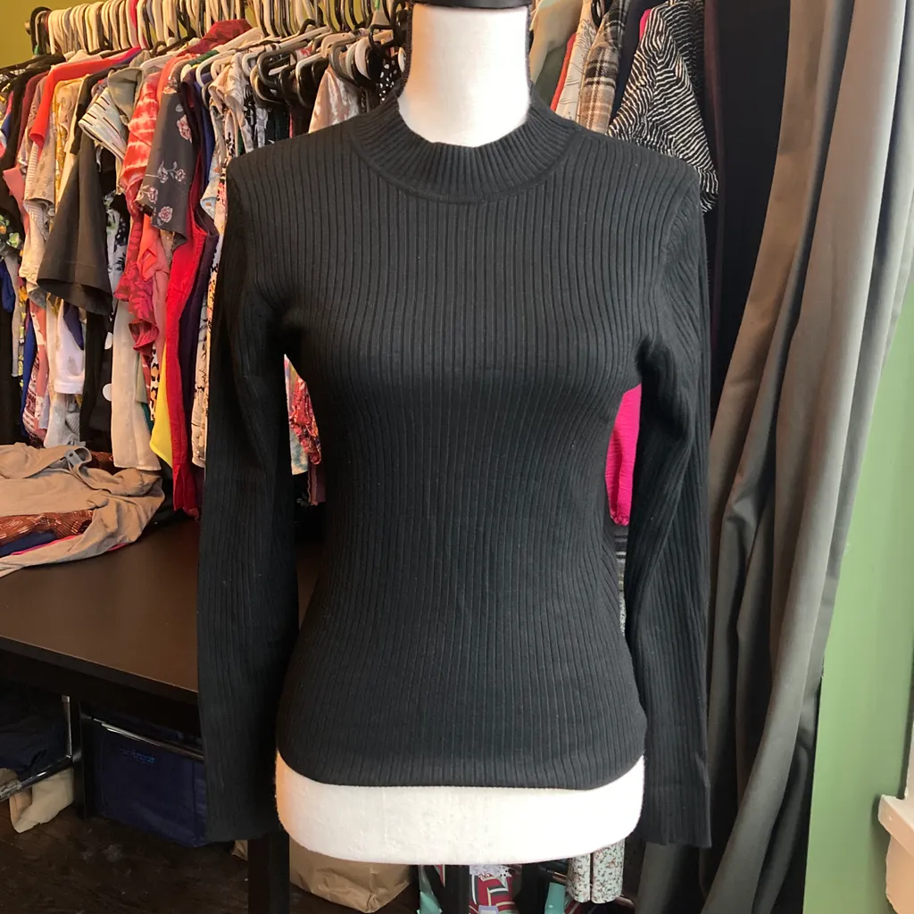 Giving black ribbed turtle neck top size M photo 1