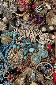 Montreal -ISO Wanted costume jewelry, vintage and other  photo 1