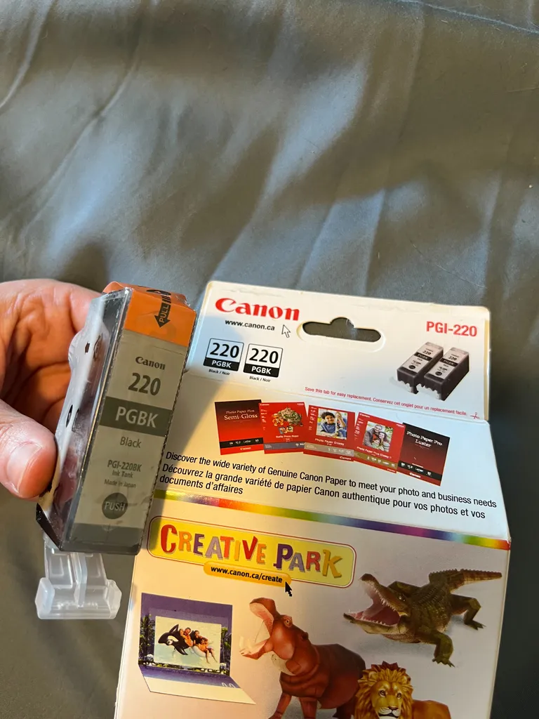 Canon 220 black ink photo 1