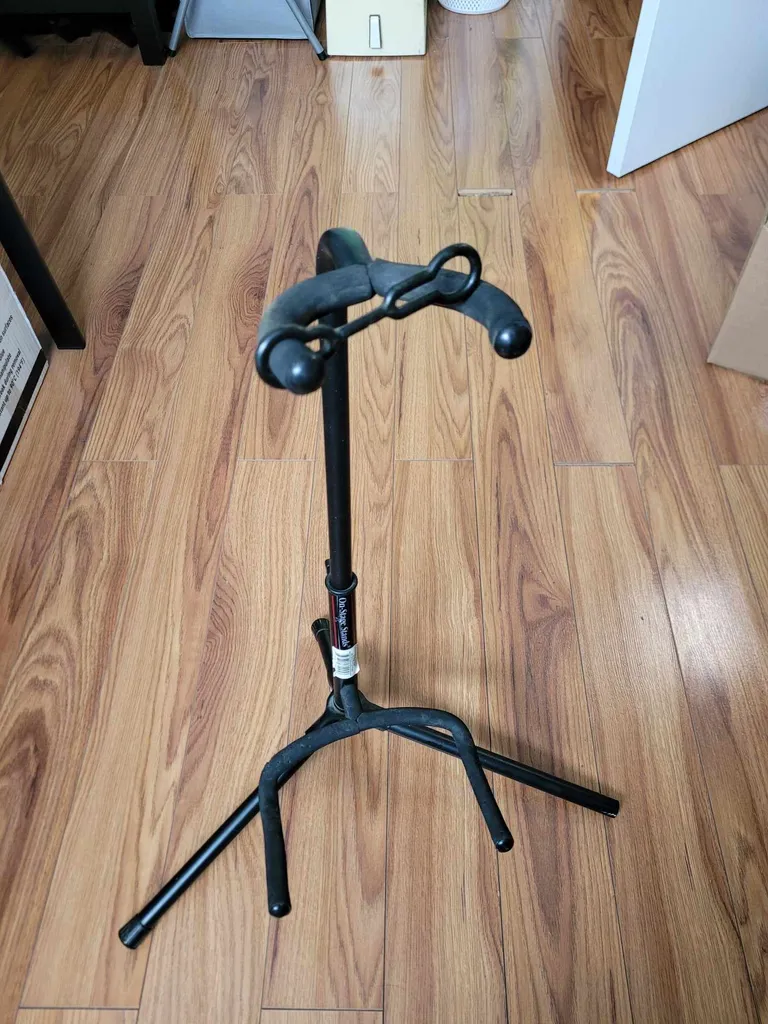 Guitar Stand photo 1