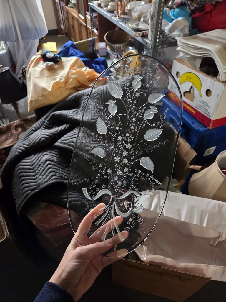 Glass tray w floral leaves design  photo 1