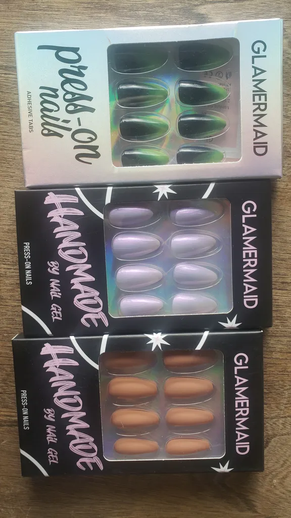 Brand new press on nails photo 1