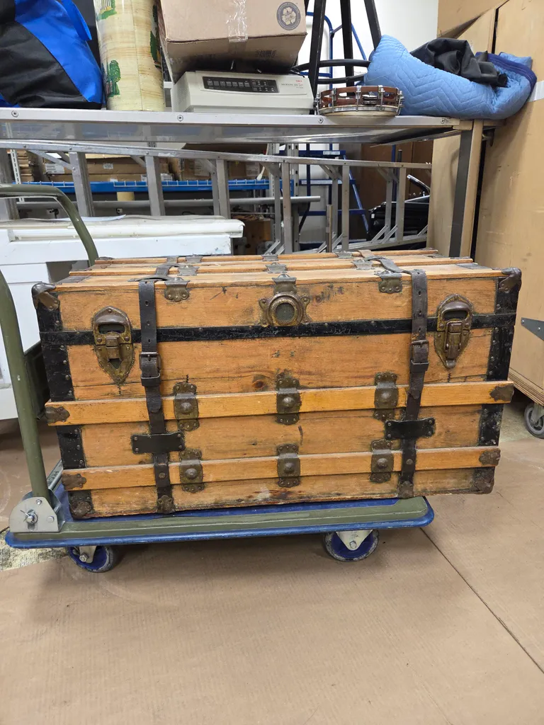 Wooden chest photo 1