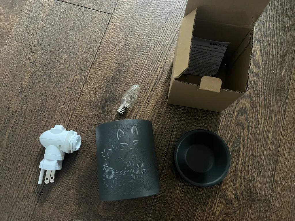 Plug-in wax melter photo 1