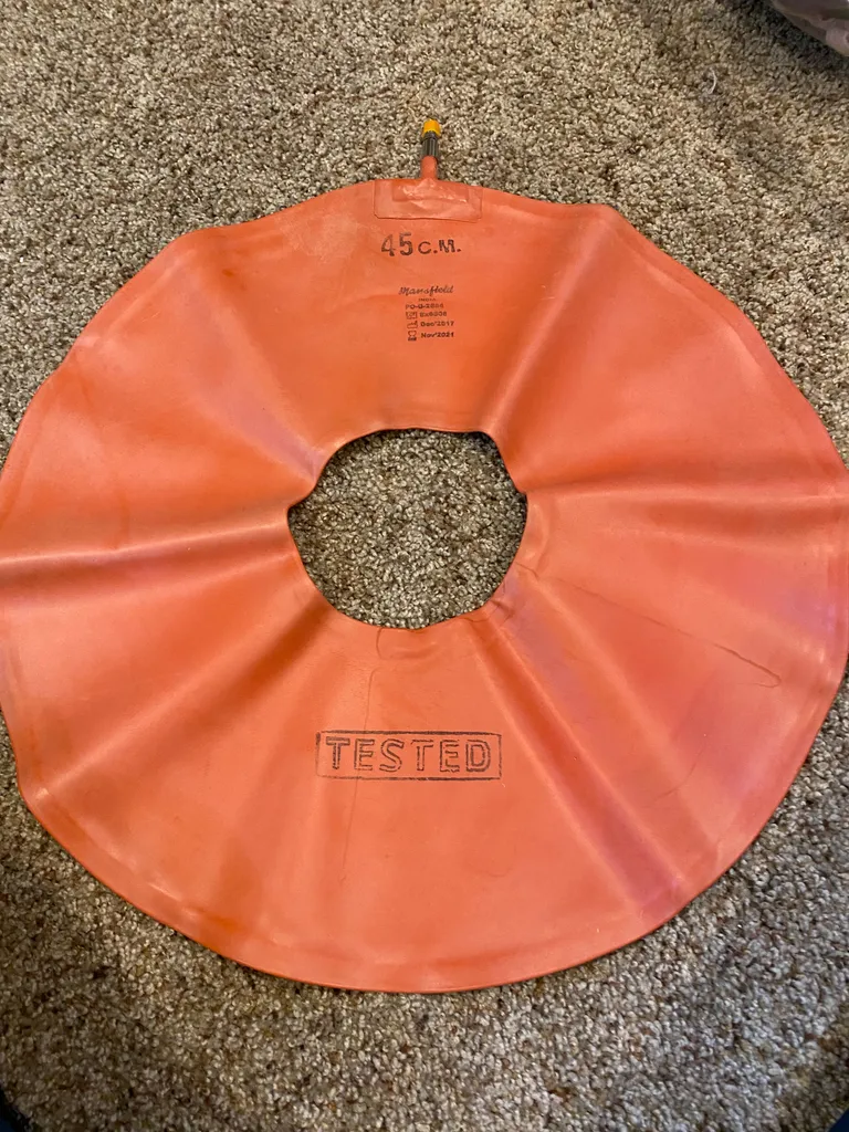 Inflatable rubber cushion for hemorrhoid   photo 1