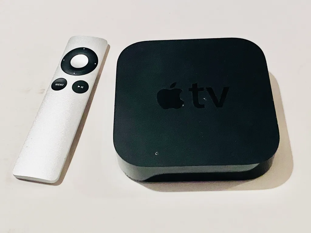 Older Apple TV (3rd Gen rev A) A1469 with remote photo 1
