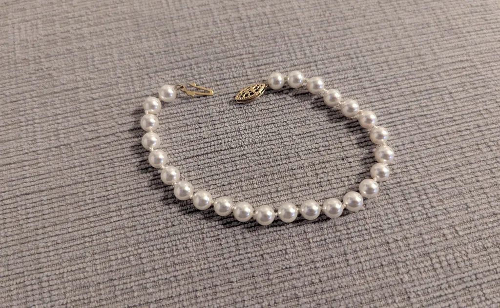 Elegant Pearl Bracelet photo 1