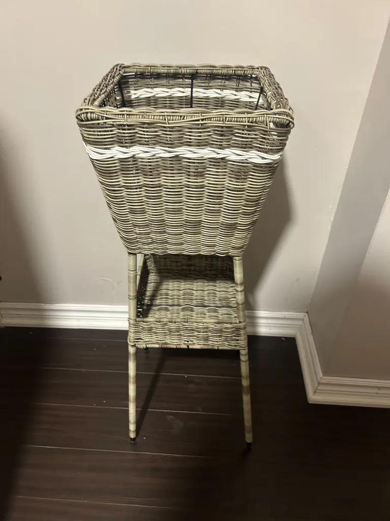 Weaved plant stand  photo 1