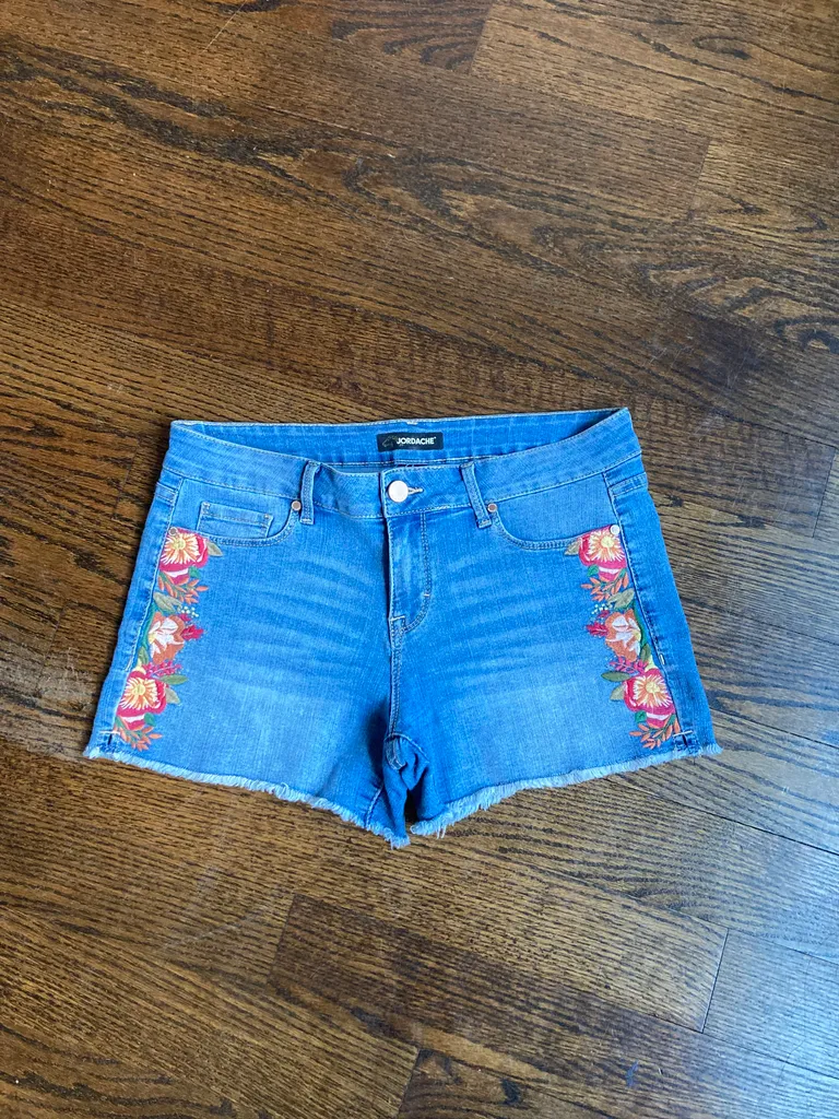 Vintage embroidered Jordache shorts size 6 photo 1