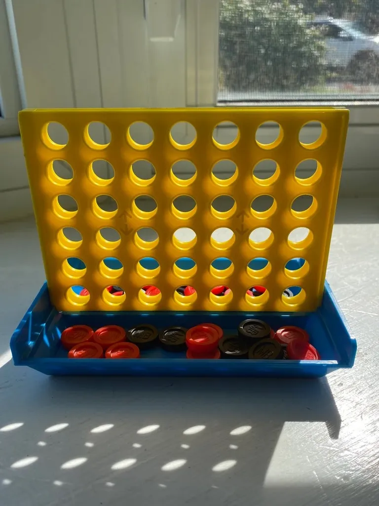 Travel Connect 4 Game photo 1