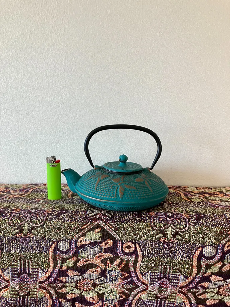 Cast iron teapot  photo 1