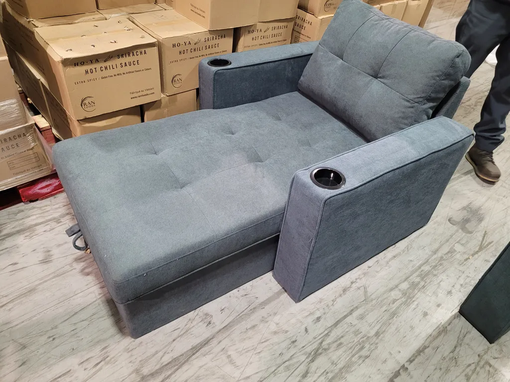 Chaise lounge photo 1