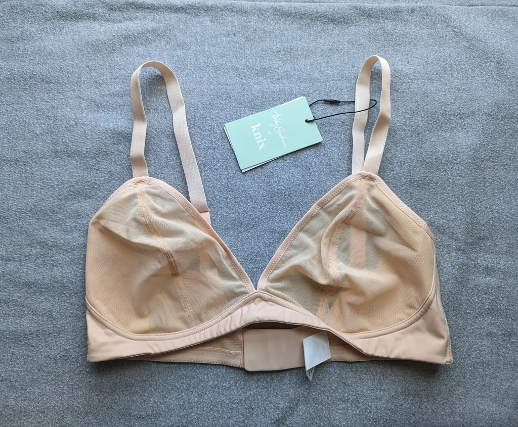 BNWT Knix Mesh Deep V Bra (M) photo 1