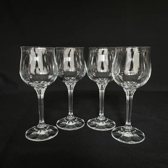 Set of 4 crystal wine glasses photo 1