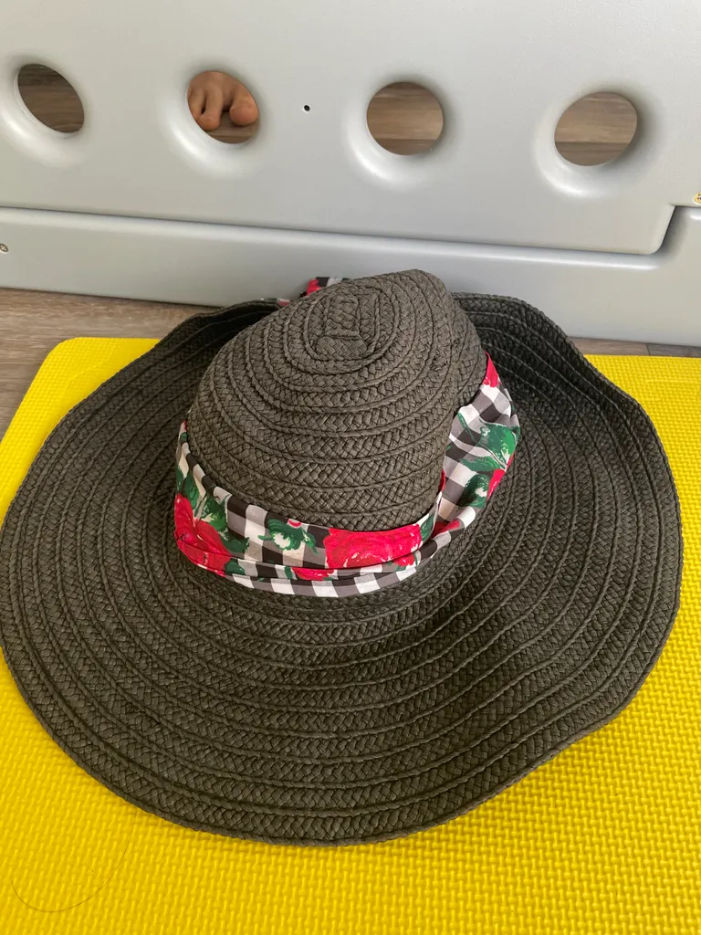 Betsey Johnson hat photo 1