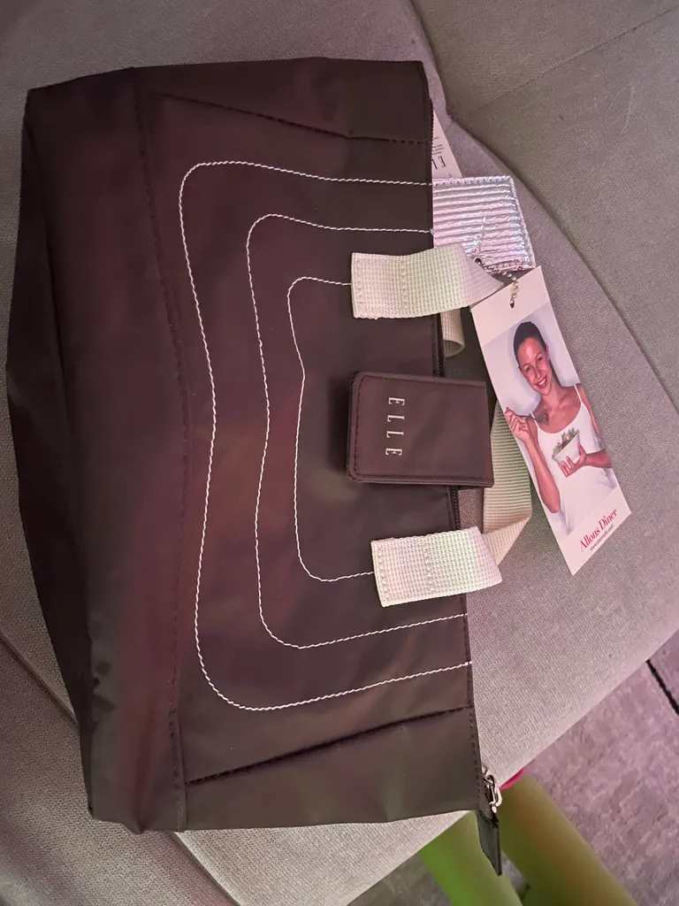 🎁 Elle insulated lunch bag. Brand new with tag photo 1