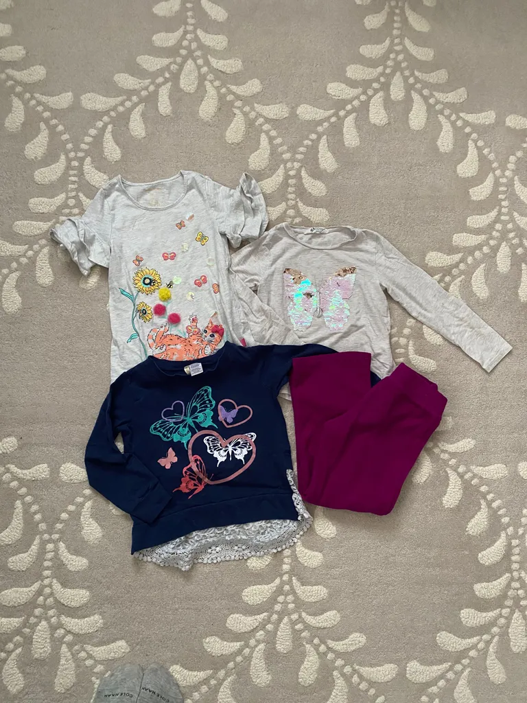 Size 4-6T kids clothing photo 1
