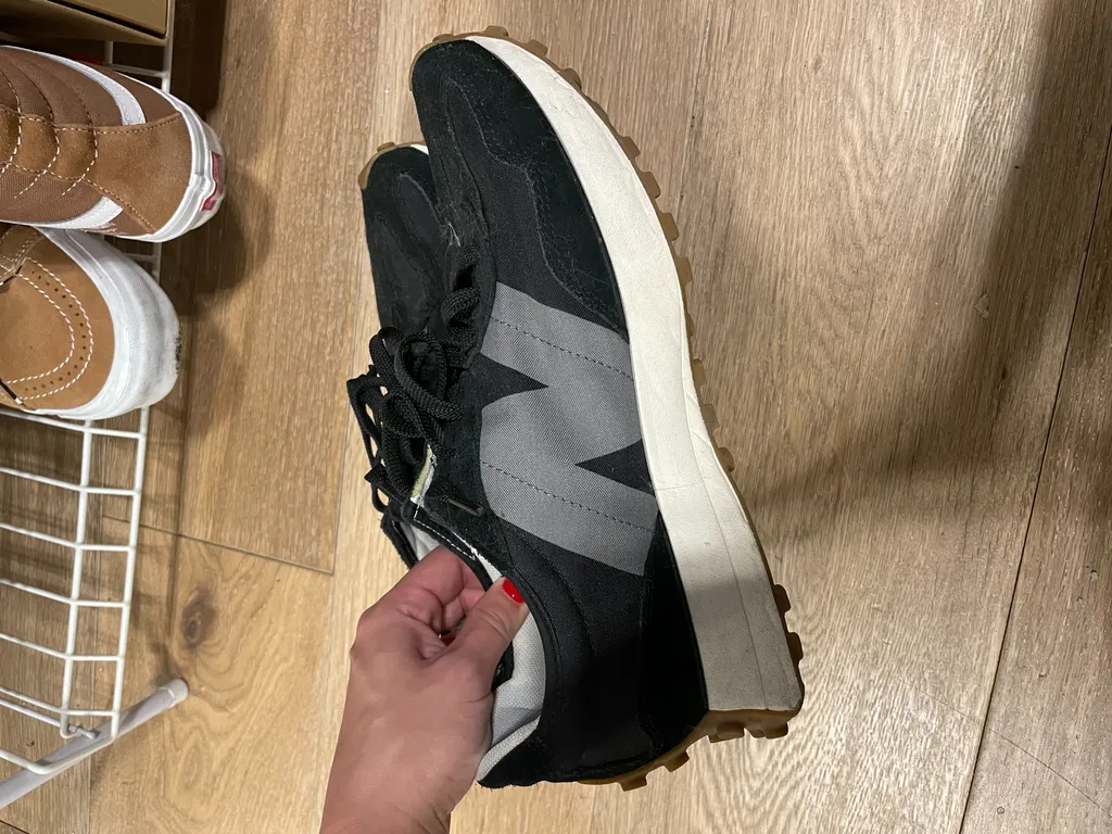 3 Mens Shoes size 10
Shoes Nike New Balance photo 1