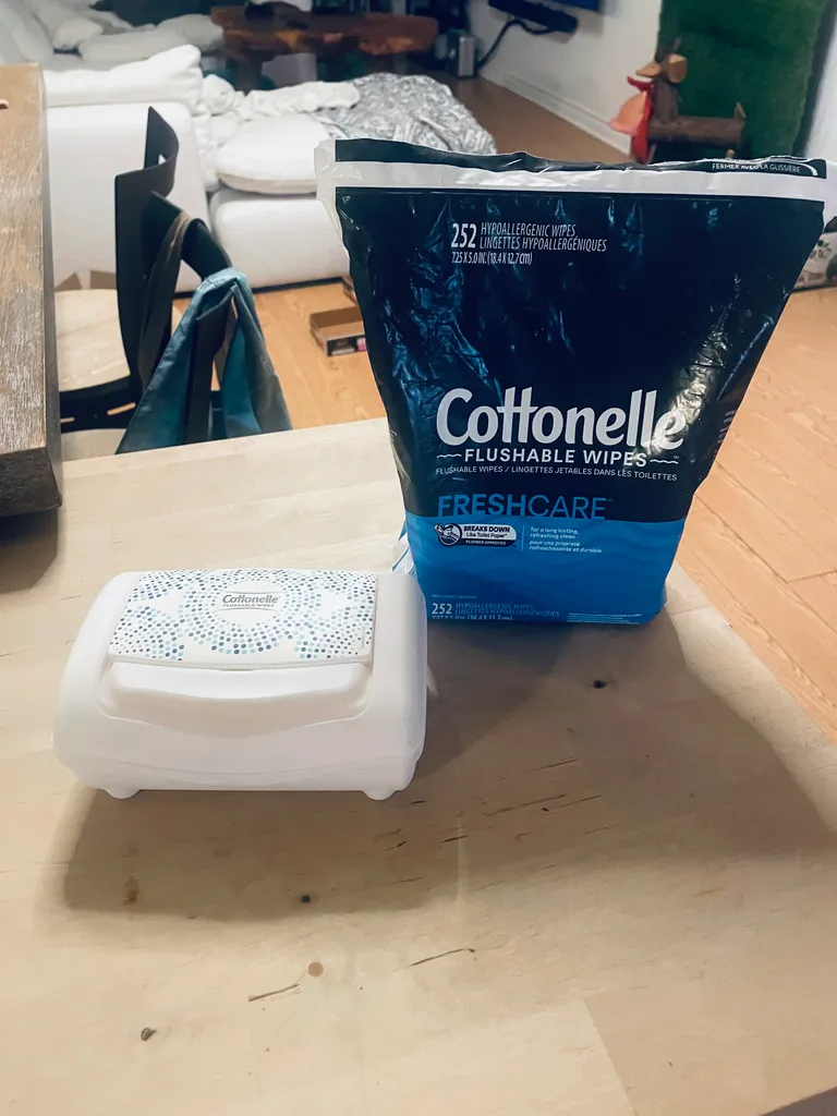 Cottonelle flushable hypoallergenic wipes  photo 1