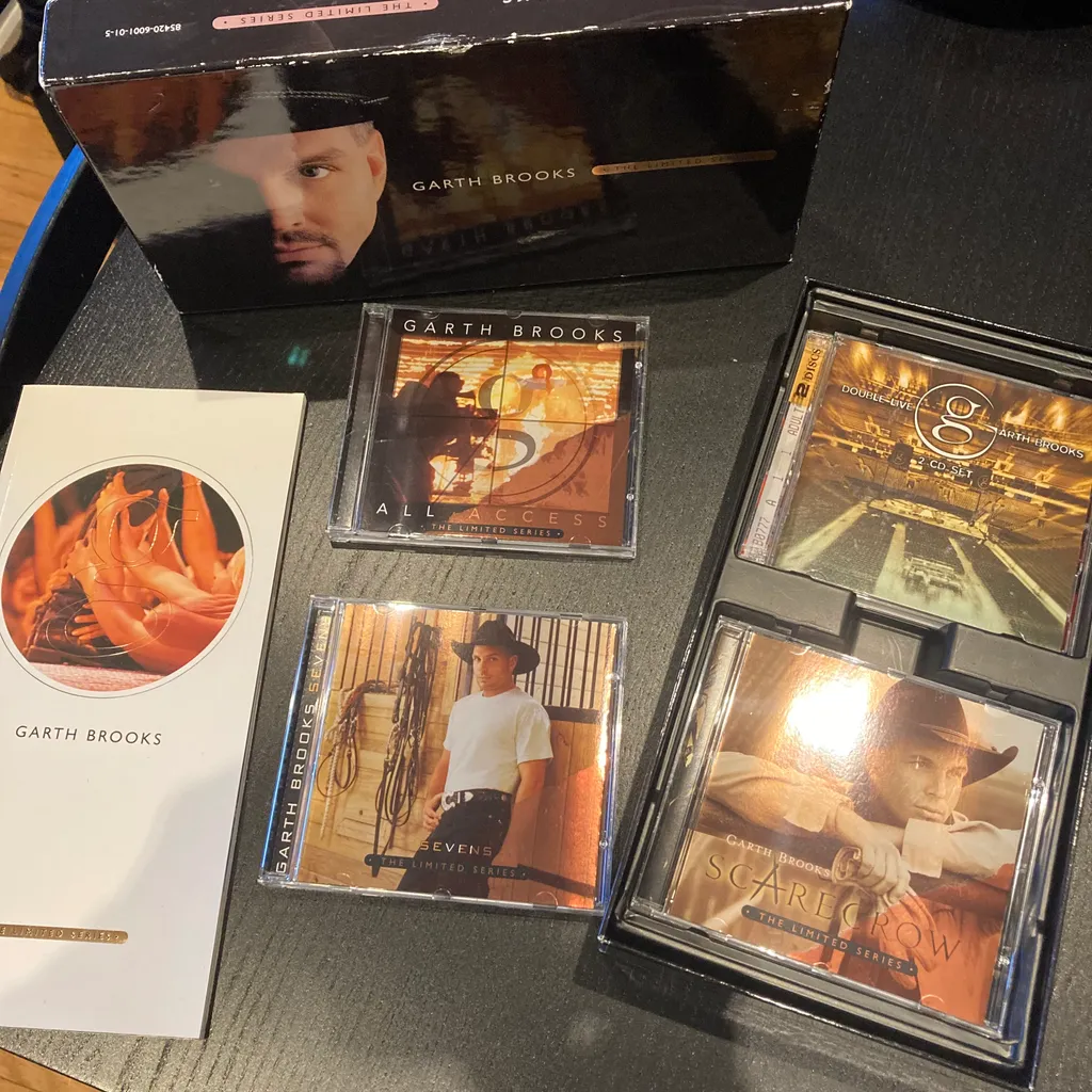 Garth Brooks - The Limited Series Cd's Set photo 1