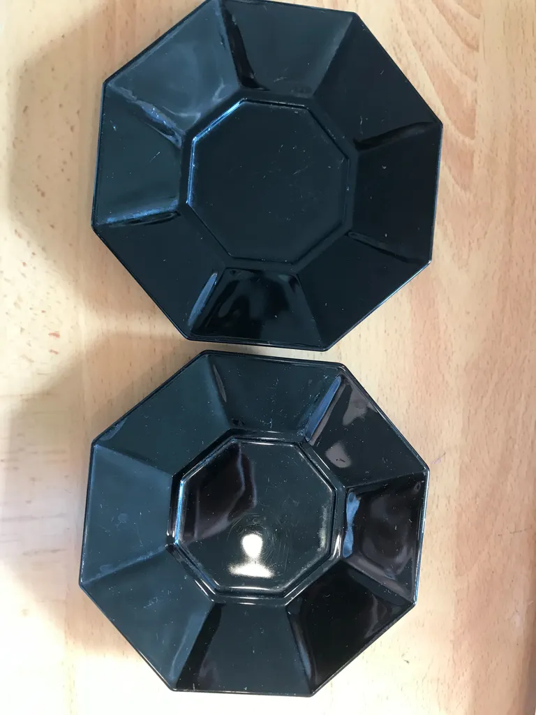 Black little plates  photo 1