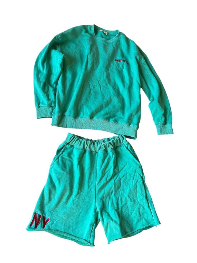 Matching Green Sweatshirt & Shorts Set - New York photo 1