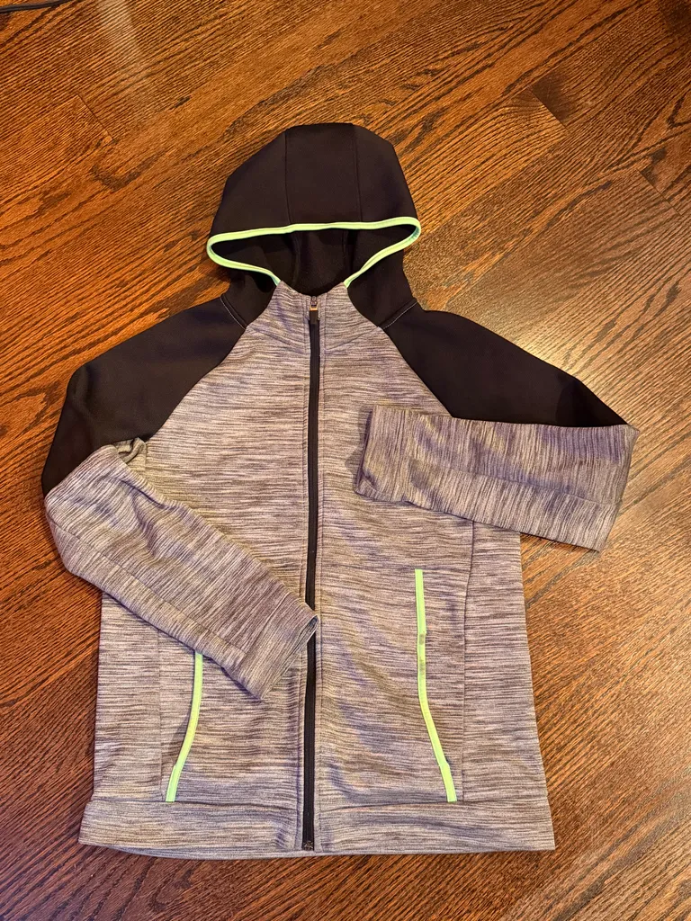 HOODIE SWEATER SIZE 14/16-FITS 10/12 photo 1