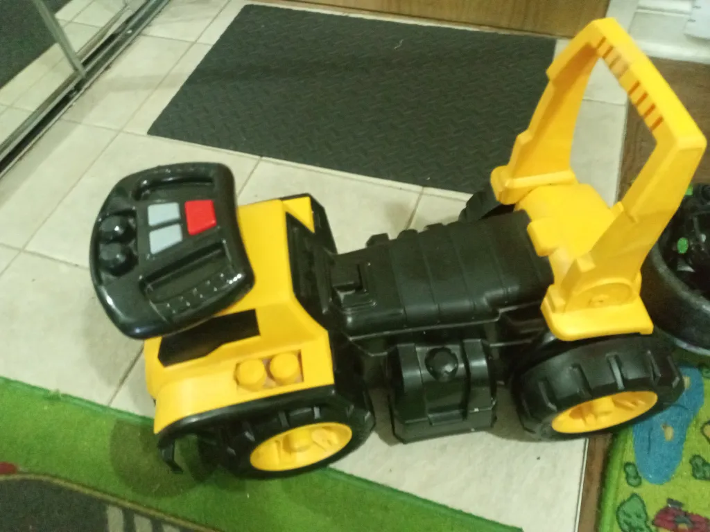 Ride on cat truck photo 1