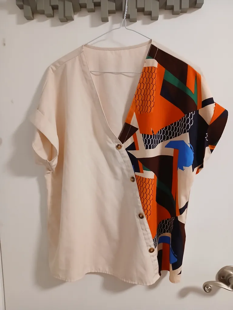 Patterned blouse , sz large photo 1