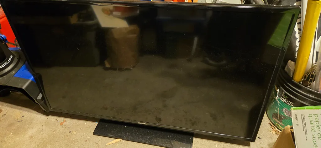 42" Samsung TV photo 1