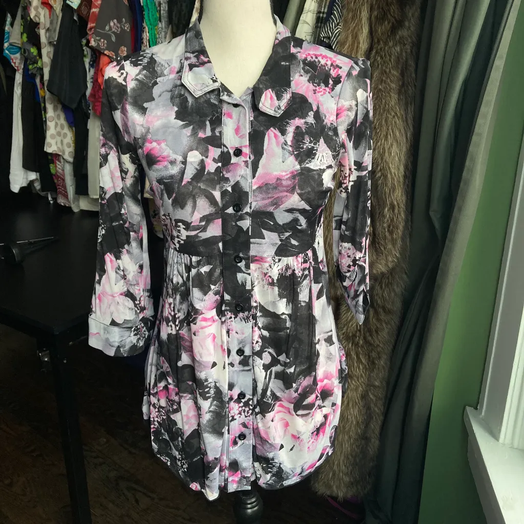 ABSTRACT PRINT BLOUSE SIZE M/L photo 1