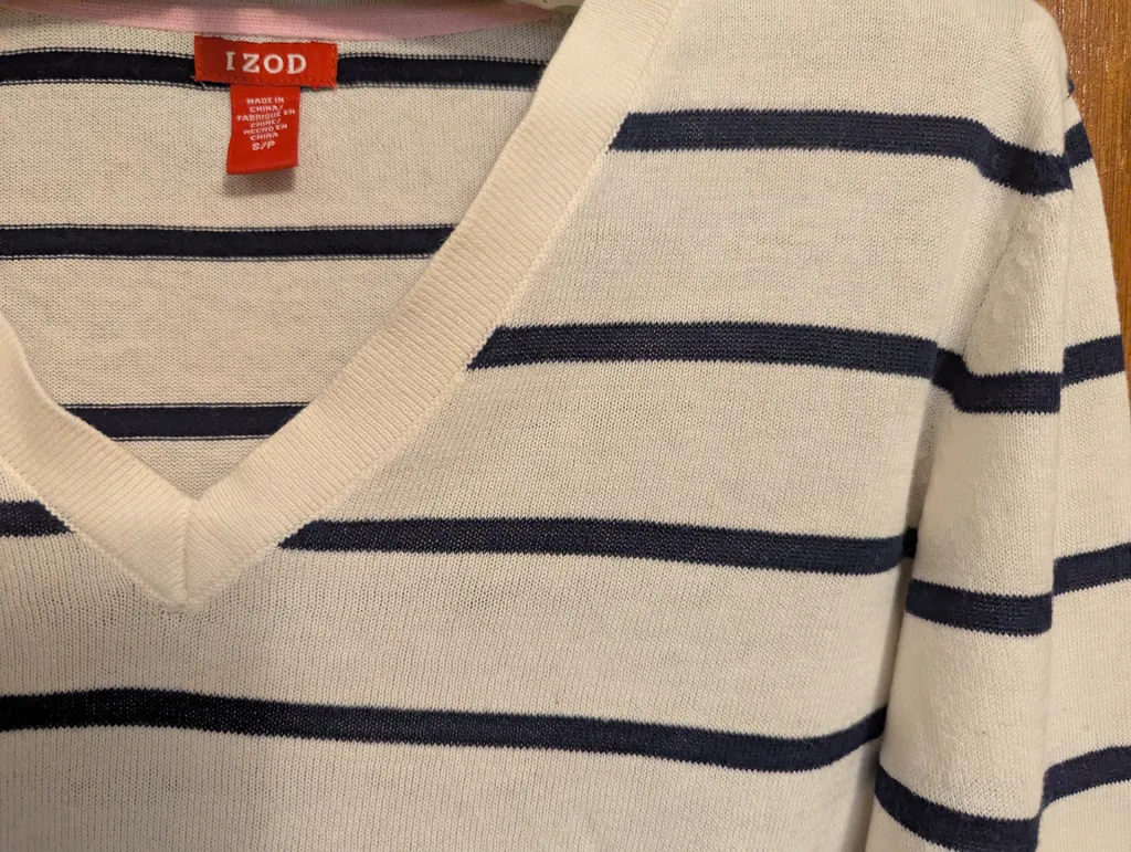IZOD small V-neck long sleeve shirt  photo 1