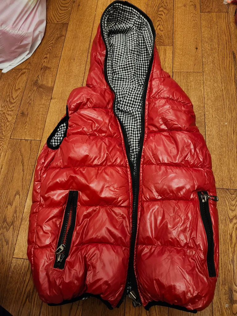 Red shiny kids vest photo 1