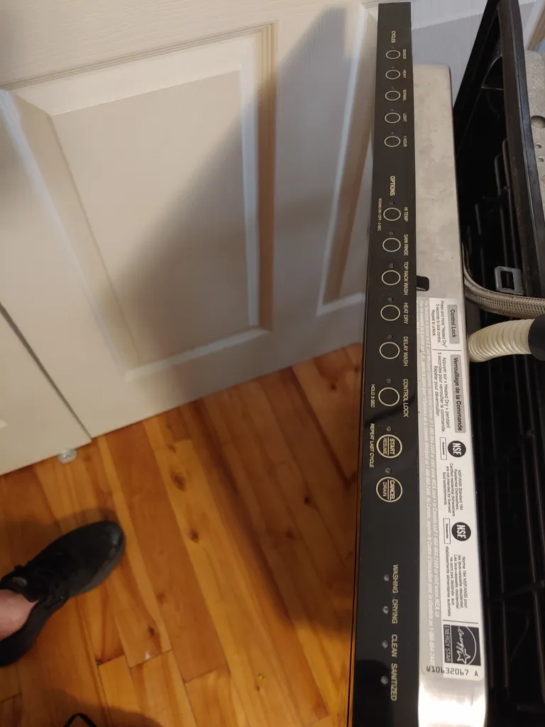 Dishwasher Whirlpool  photo 1