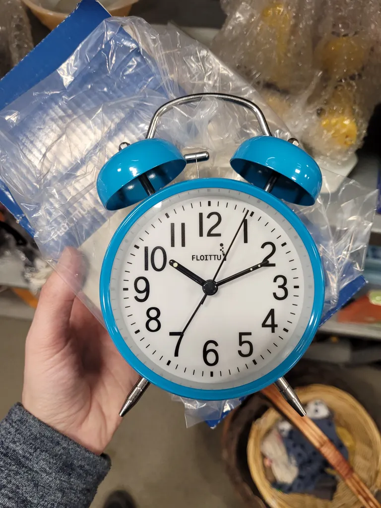 New retro alarm clock photo 1