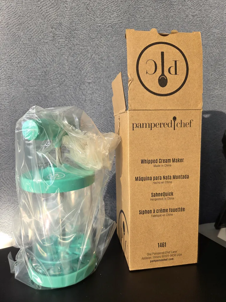 Pampered chef whipped cream maker  photo 1