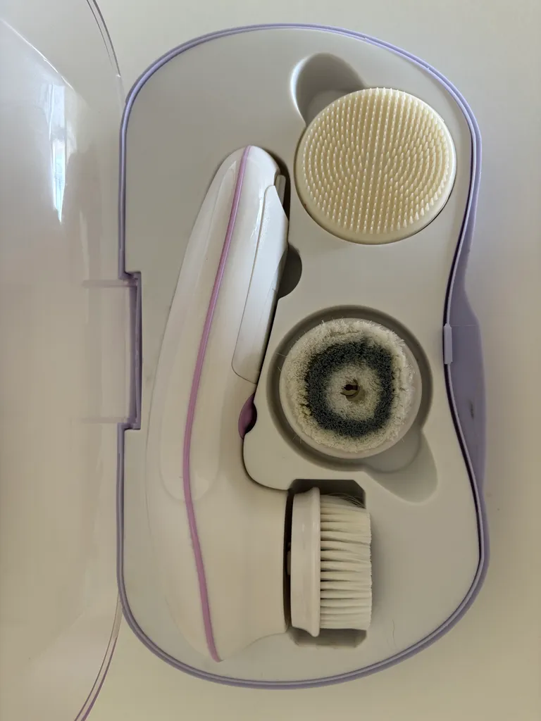 Vanity Planet Facial Brush photo 1