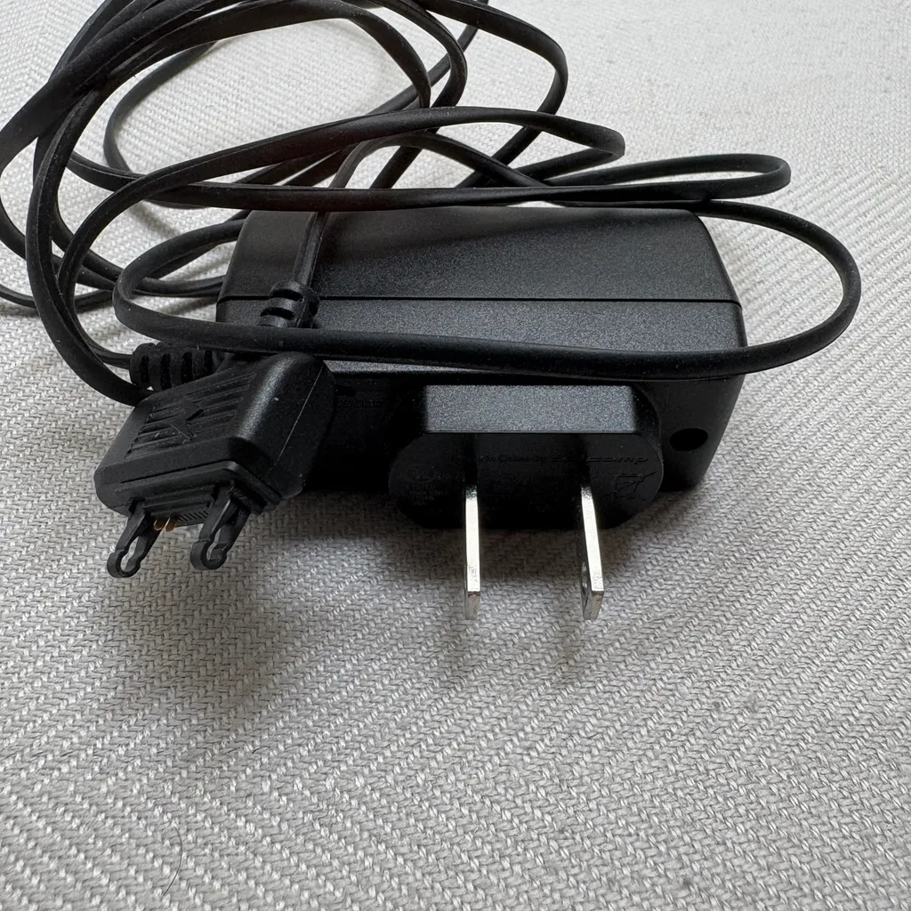 Sony Ericsson cell phone charger cable photo 1