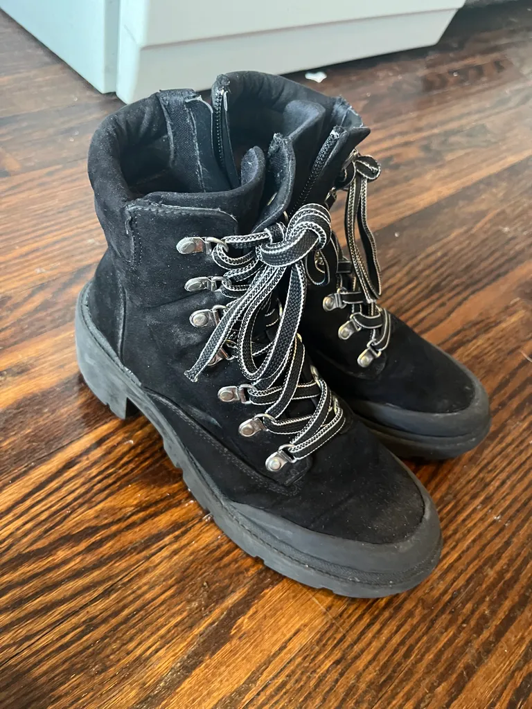 Size 7 women’s boots  photo 1